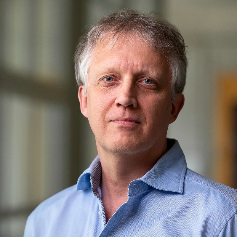 Headshot of Gerard Lemson, looking forward, wearing a light blue collared shirt.